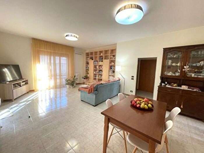 Appartamento con 5 locali in vendita in Via Luigi Vanvitelli, Macerata