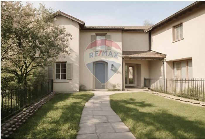 Casa con 6 locali in vendita in Via Generale a Cantore, Varese