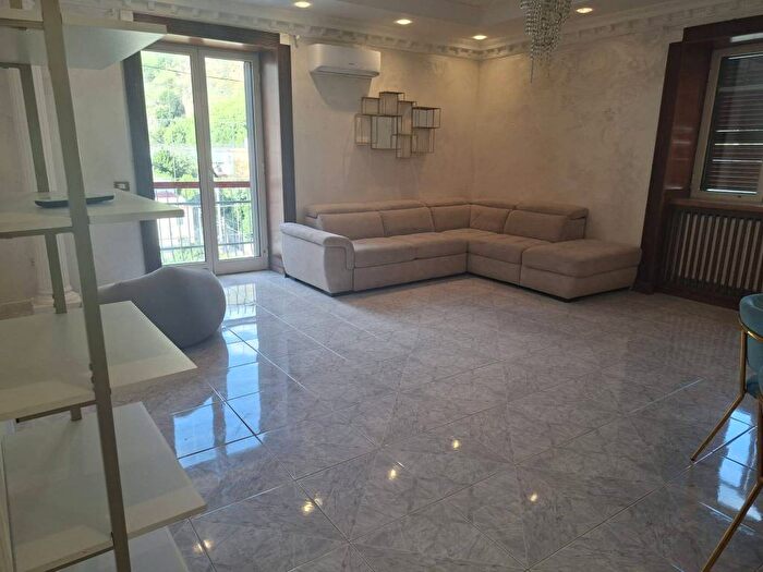 Appartamento quadrilocale in affitto in Via del Discobolo, Soccavo, Napoli