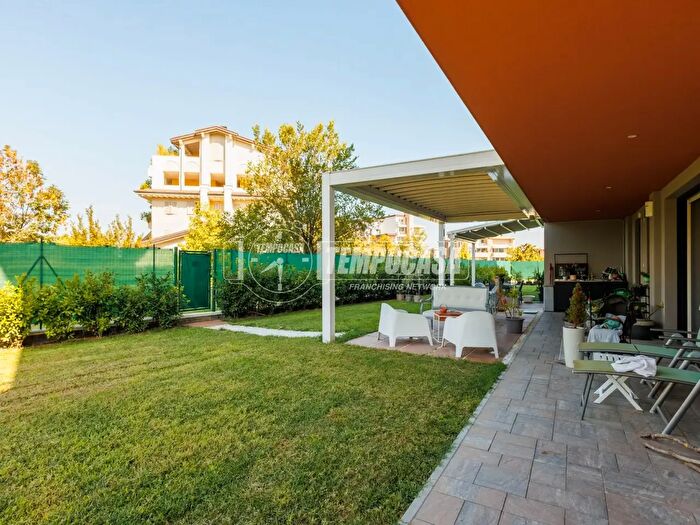 Appartamento con 5 locali in vendita in Largo Georg Fredric Haendel, Parma