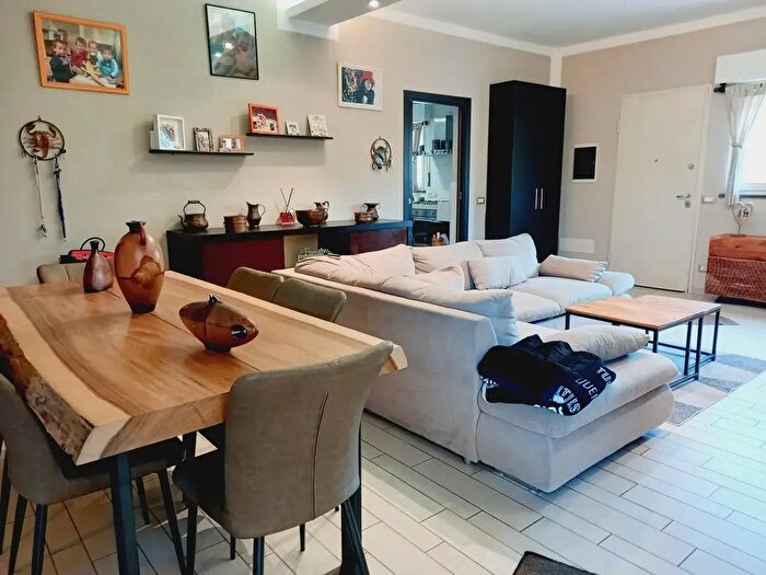 Appartamento con 5 locali in vendita in Via La Marmora, Viareggio