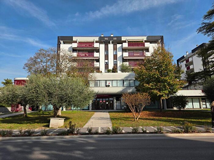 Appartamento quadrilocale in vendita in Via Roma, Bastia Umbra