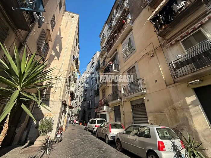 Appartamento con 5 locali in vendita in Via San Giovanni a Mare, Napoli