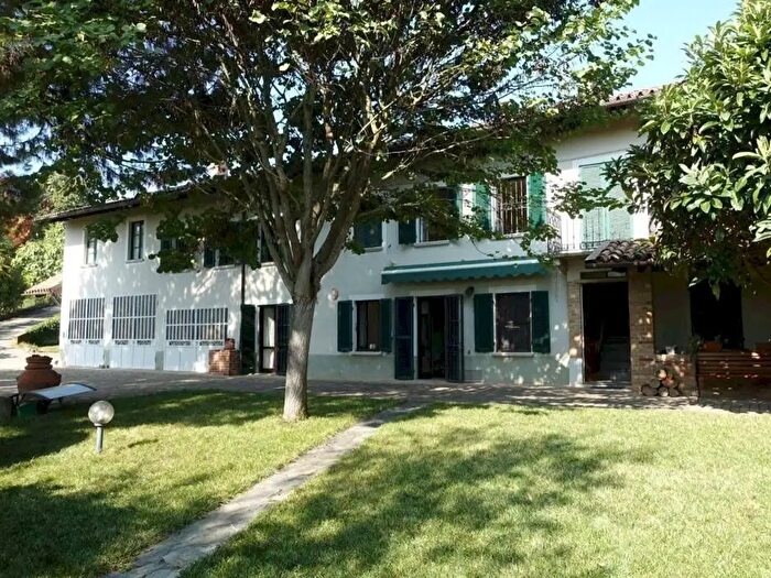 Casa con 7 locali in vendita in Montaldo Scarampi