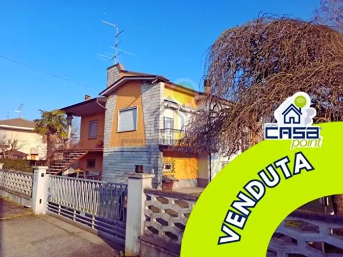 Casa con 6 locali in vendita in Via Roma, Villanova SullArda