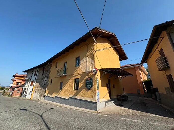 Casa quadrilocale in vendita in Via Villa, San Colombano Belmonte