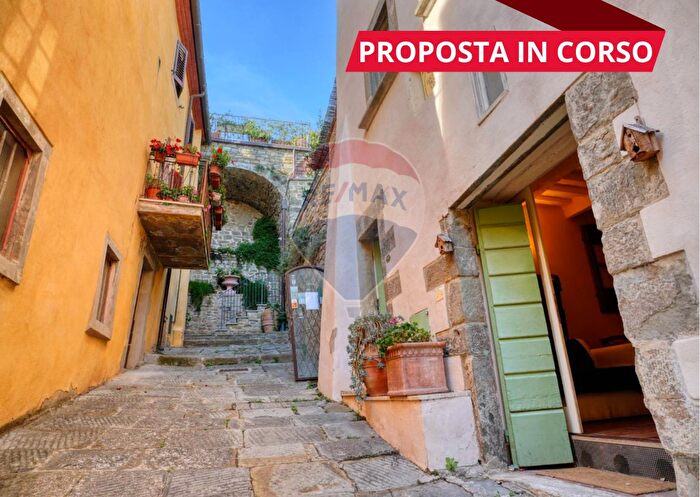 Appartamento con 7 locali in vendita in Vicolo S Giovanni, Cortona