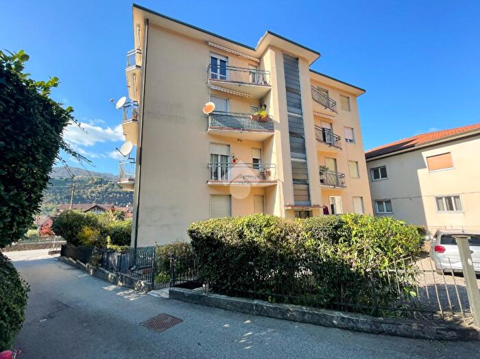 Appartamento trilocale in vendita in Via Matteotti, Porto Ceresio