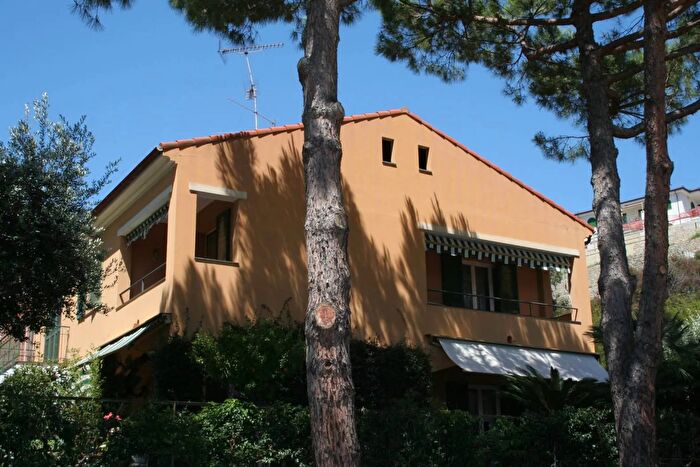 Appartamento trilocale in affitto in Bordighera