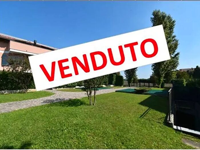 Appartamento trilocale in vendita in Martiri delle Foibe, Lesmo