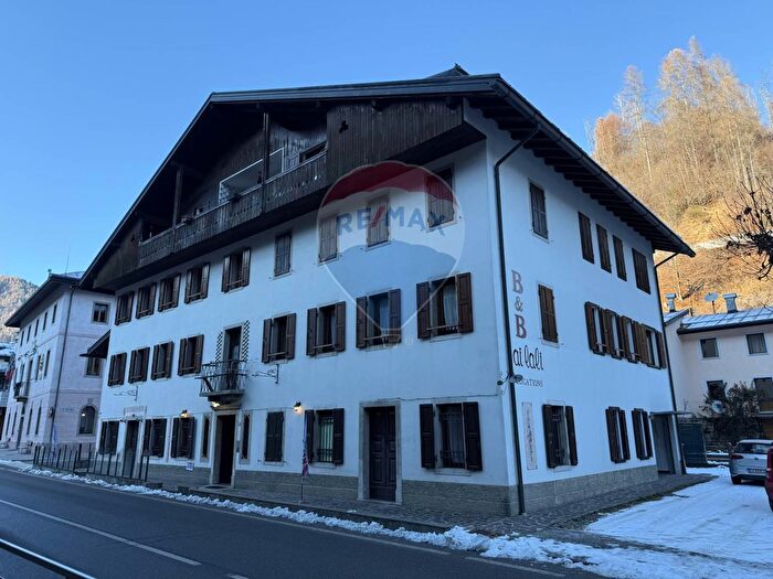 Appartamento con 6 locali in vendita in Via Roma, Val di Zoldo