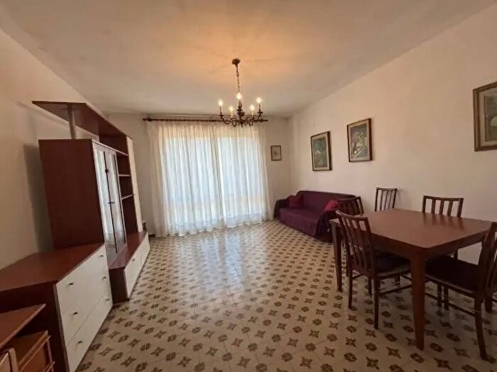 Appartamento trilocale in vendita in Via Pisa, Massa