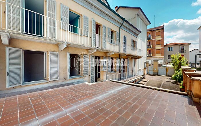 Casa con 10 locali in vendita in Via Italia, Settimo Torinese
