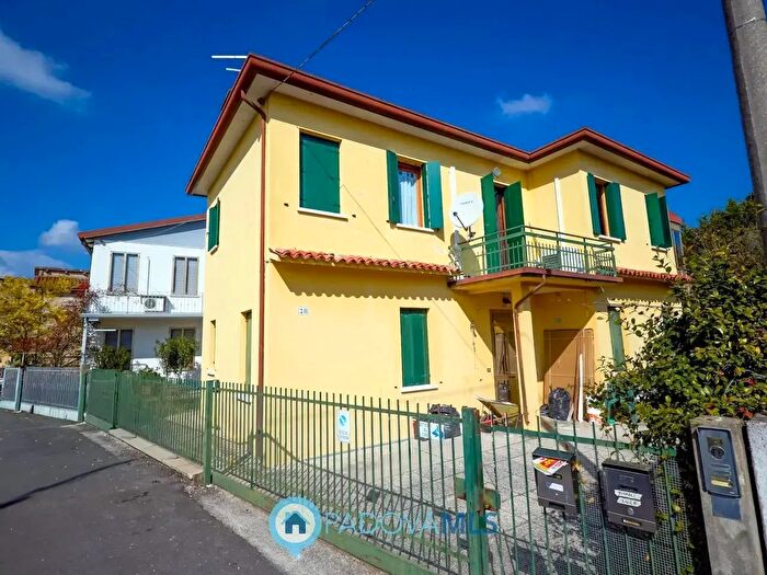 Appartamento trilocale in vendita in Via Tripoli, Selvazzano Dentro