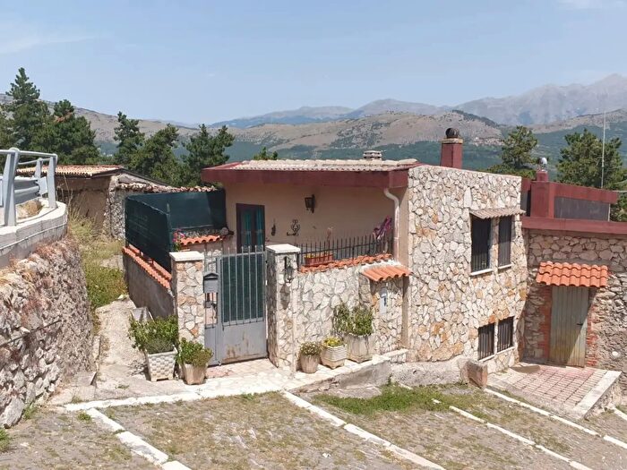 Appartamento bilocale in vendita in Via Moro Celso, Tagliacozzo