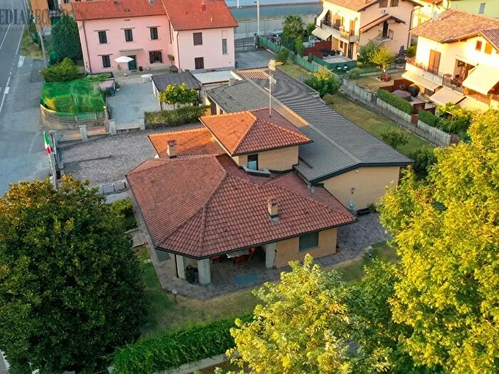 Casa quadrilocale in vendita in Via Isonzo, Guanzate
