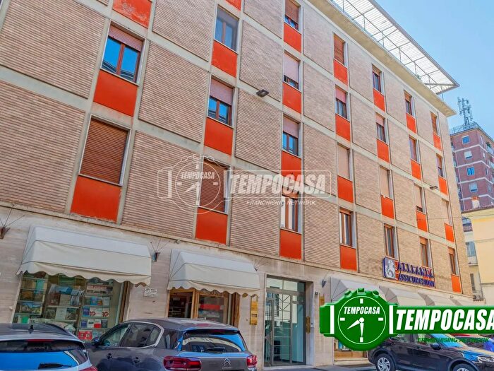 Appartamento trilocale in vendita in Via Giandomenico Romagnosi, Piacenza