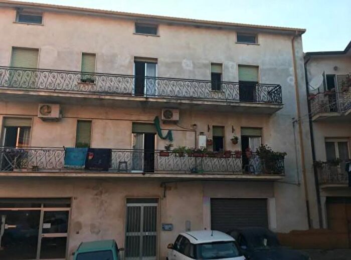Appartamento con 5 locali in vendita in Via Pasquale Baffi, Santa Sofia DEpiro