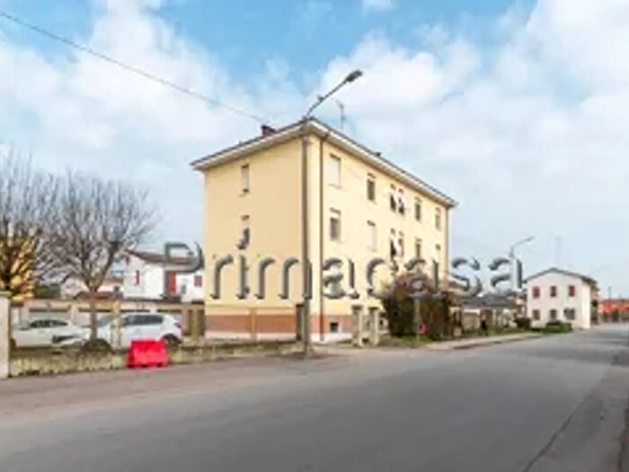 Appartamento trilocale in vendita in Corso Guglielmo Marconi, Novi Di Modena