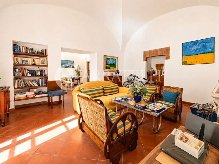 Appartamento con 8 locali in vendita in Orbetello