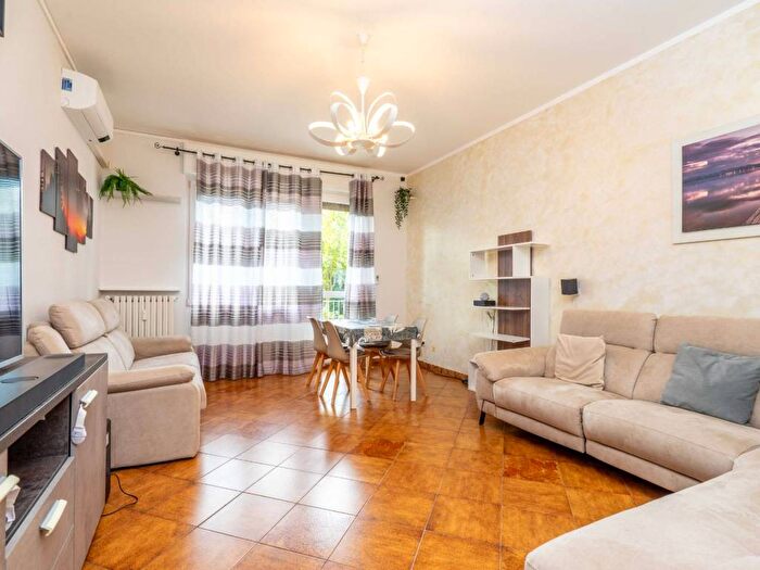 Appartamento trilocale in affitto in Via Giuseppe Di Vittorio, Corsico