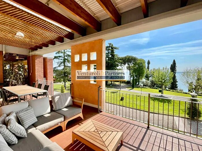 Appartamento quadrilocale in vendita in Via Giuseppe Mazzini, Padenghe Sul Garda