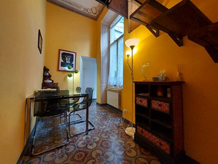 Appartamento quadrilocale in affitto in Via della Maddalena, Maddalena, Genova