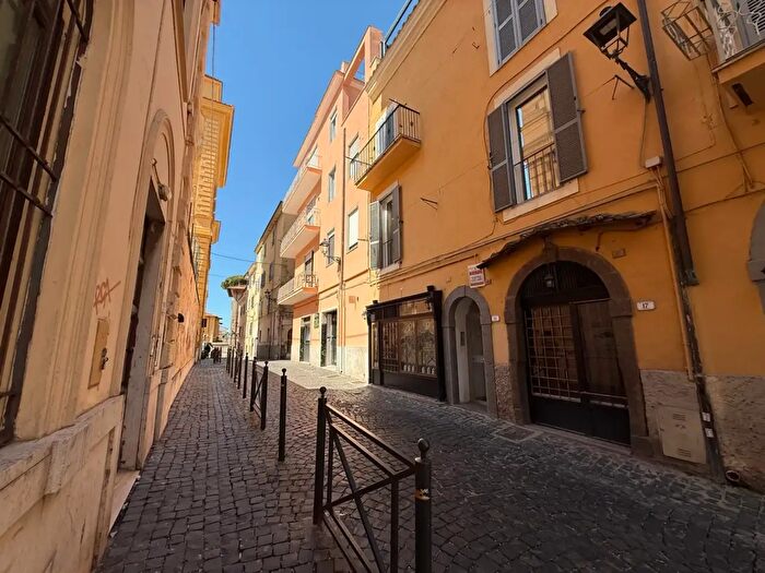 Appartamento trilocale in vendita in Via di Villa Borghese, Frascati