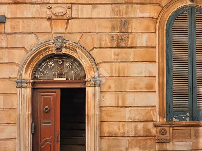 Casa con 8 locali in vendita in Via Mazzini, Conversano