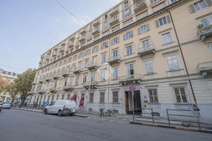 Appartamento con 5 locali in vendita in Corso Giacomo Matteotti, Torino