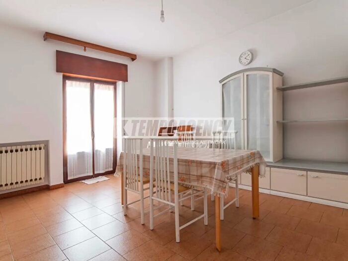 Appartamento trilocale in vendita in Via Cavour, Turate