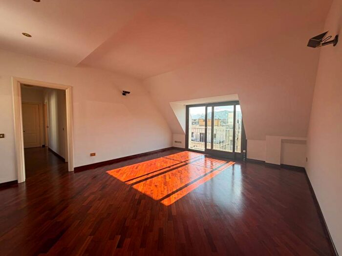 Appartamento quadrilocale in affitto in Via Massimo d'Azeglio, Libertà Villabianca, Palermo