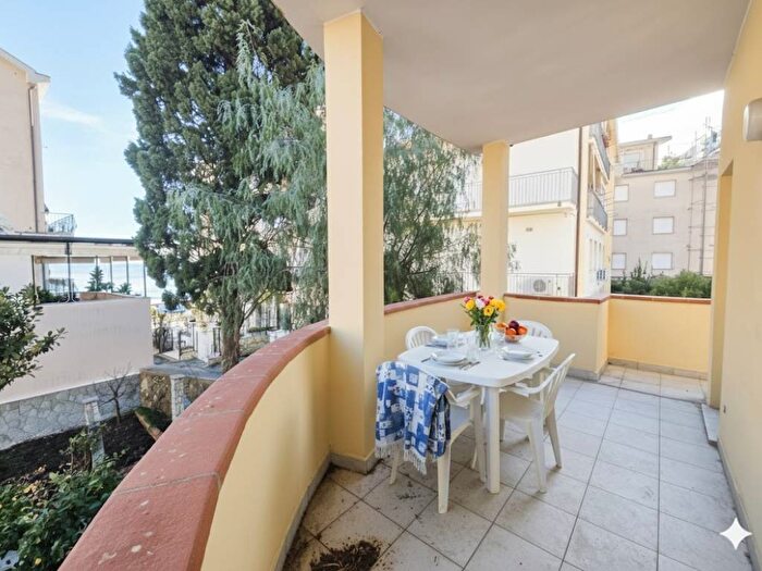 Appartamento trilocale in affitto in Via delle Mimose, Laigueglia