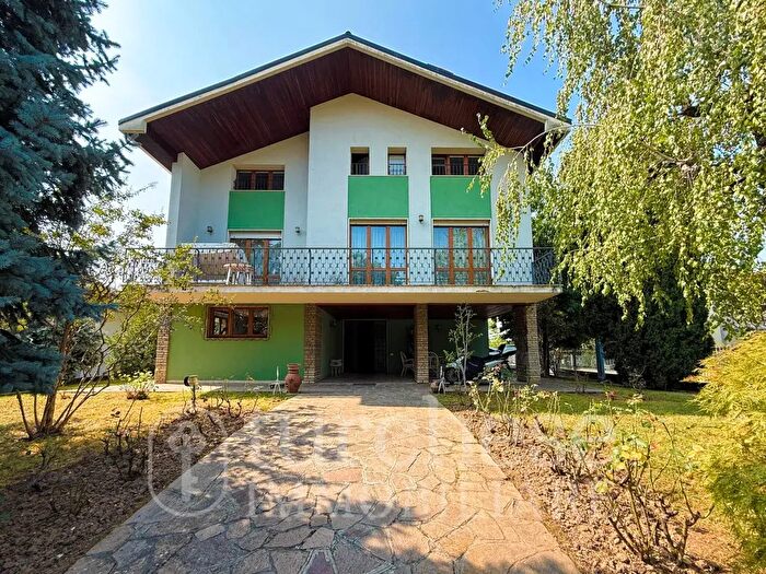 Casa con 10 locali in vendita in Via Fratelli Rossi, Bergamo