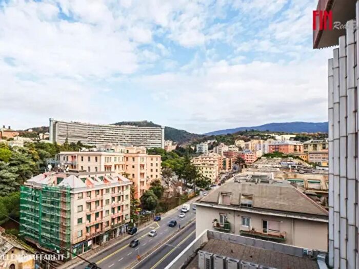 Appartamento trilocale in vendita in Genova