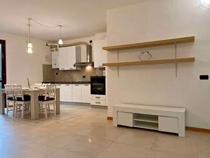 Appartamento trilocale in affitto in Casbeno, Varese