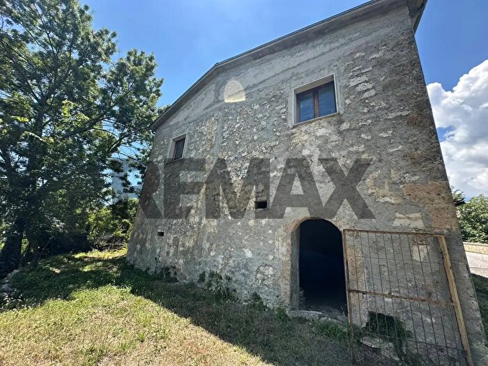Casa quadrilocale in vendita in Via Sant'Erasmo Snc, Rocchetta A Volturno