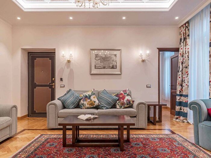 Appartamento trilocale in affitto in Via di Porta Pinciana, Vittorio Veneto, Roma