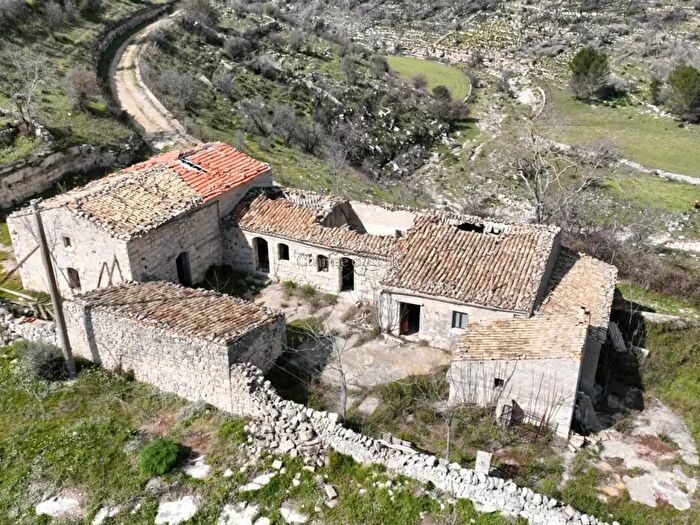 Casa con 12 locali in vendita in Provinciale, Ragusa
