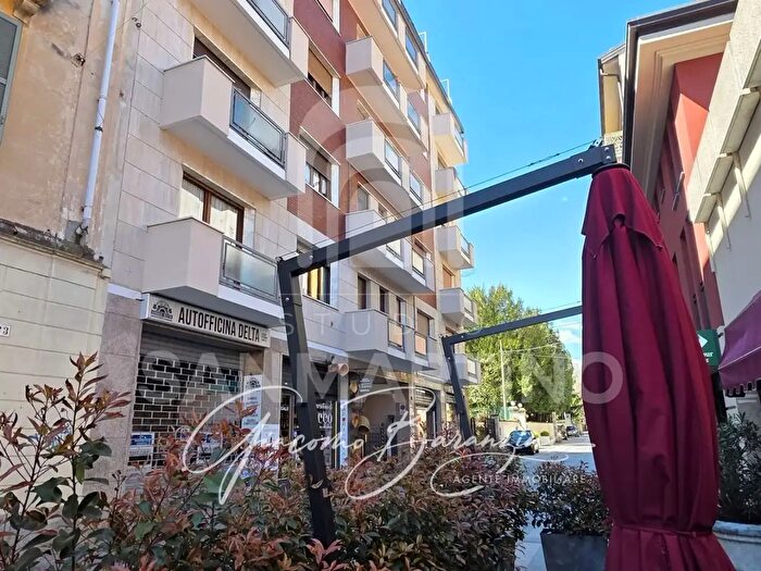 Appartamento trilocale in vendita in Via del Cairo, Varese