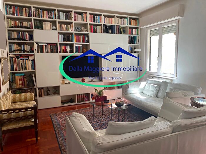 Appartamento con 6 locali in vendita in Livorno