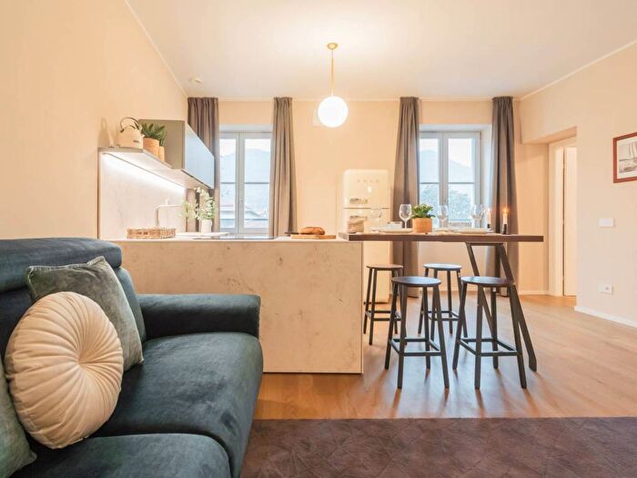 Appartamento bilocale in affitto in Viale Lecco, Valduce Crispi, Como