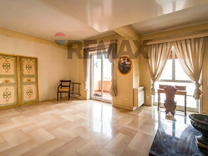 Appartamento con 6 locali in vendita in Viale delle Alpi, Palermo
