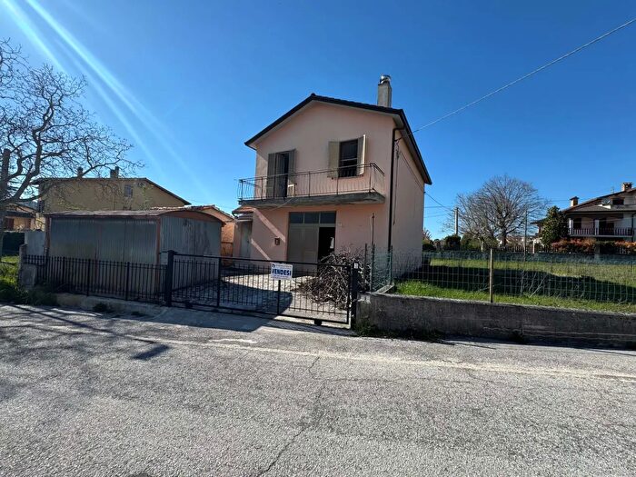 Casa con 6 locali in vendita in Frazione Vaccara, Gualdo Tadino
