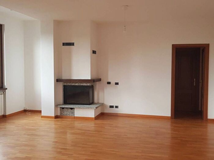 Appartamento trilocale in affitto in Via Giacomo Matteotti, Bizzarone