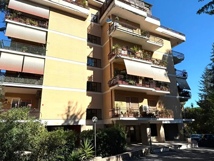 Appartamento quadrilocale in vendita in Via Giuseppe Silla, Roma