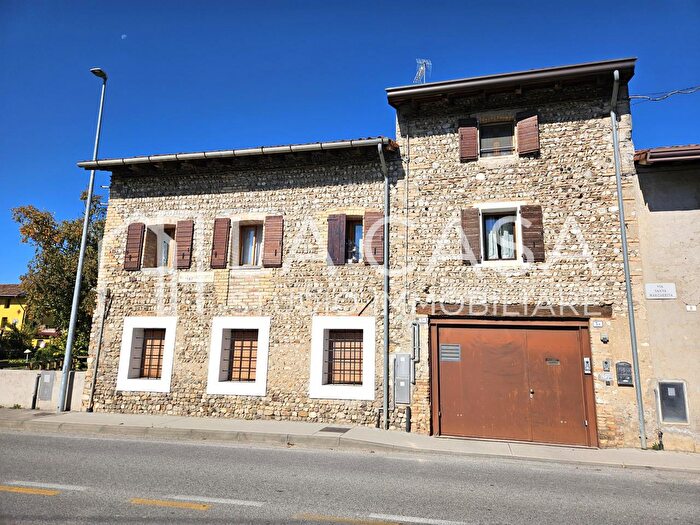 Casa quadrilocale in vendita in Via Santa Margherita, Valvasone Arzene