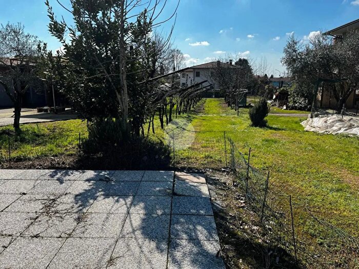 Appartamento trilocale in vendita in Piazza Mazzini, Capriano Del Colle