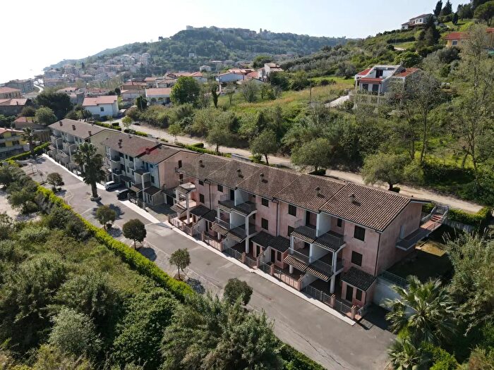 Appartamento con 6 locali in vendita in Via Adriatica Nord, San Vito Chietino