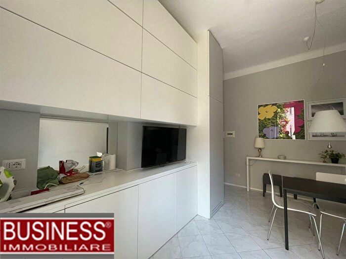 Appartamento trilocale in affitto in Piazza Bibbiena, Corso San Gottardo, Milano